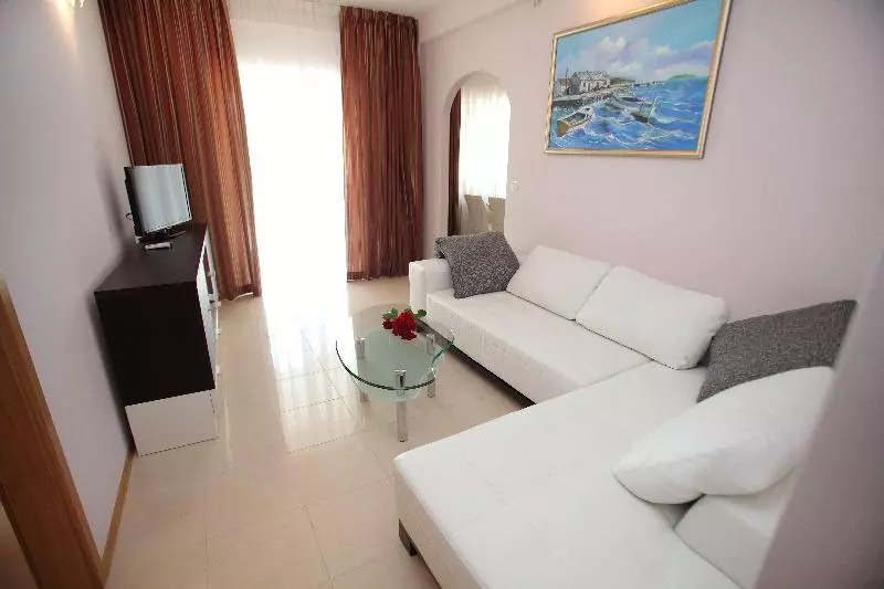 Teraslı 2 Yatak Odalı Daire, Villa Sun