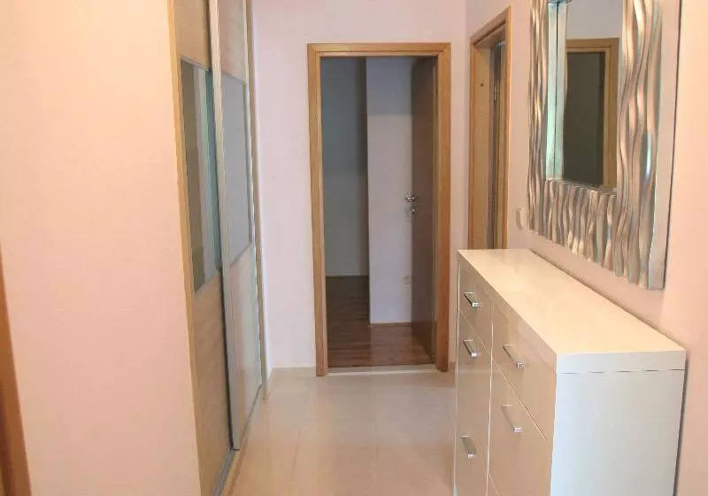Teraslı 2 Yatak Odalı Daire, Villa Sun