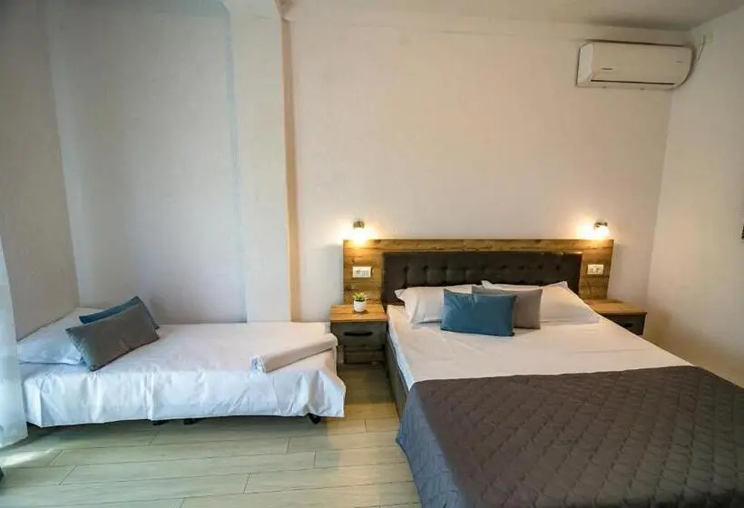 Habitació Triple Estàndard, Casa Adiman