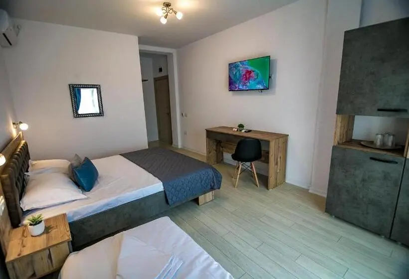 Habitació Triple Estàndard, Casa Adiman