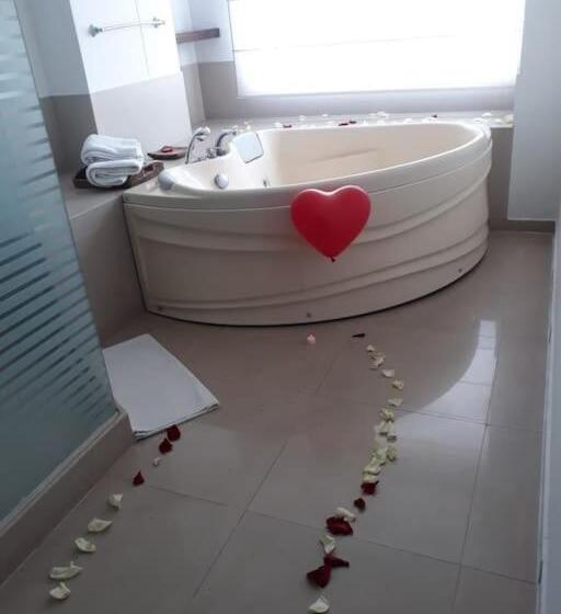 キングサイズベッドのスイートルーム, Aw Hotel Chipichape Urban