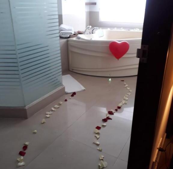 Люкс Кровать Кинг, Aw Hotel Chipichape Urban