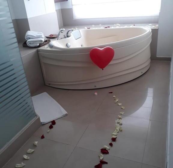 キングサイズベッドのスイートルーム, Aw Hotel Chipichape Urban