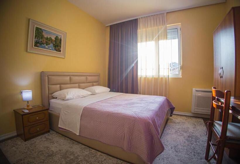 Economy Room, Vila Visi