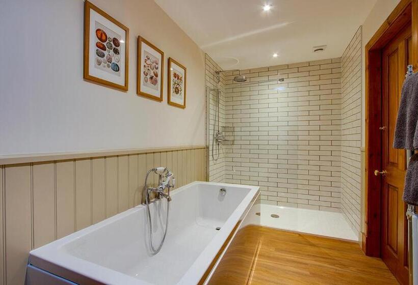 חדר משפחתי דלוקס, Home Farm B&b   Sunflower Room