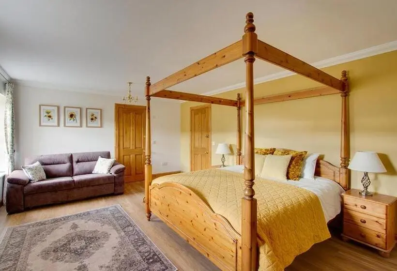 デラックスファミリールーム, Home Farm B&b   Sunflower Room
