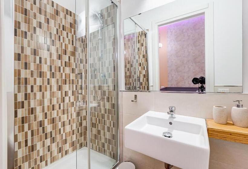 اتاق اکونومی یک تخته, Orazio Inn Suite