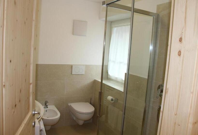 חדר סטנדרט, La Lum De Roisc