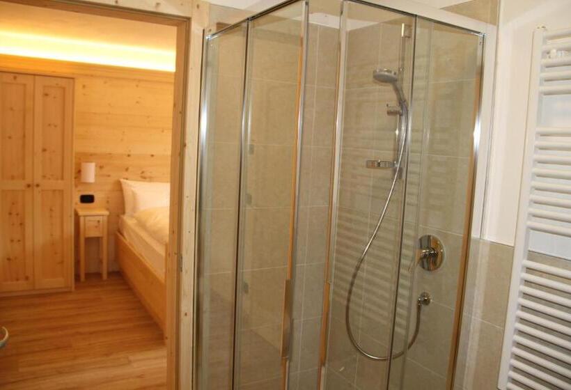 חדר סטנדרט, La Lum De Roisc