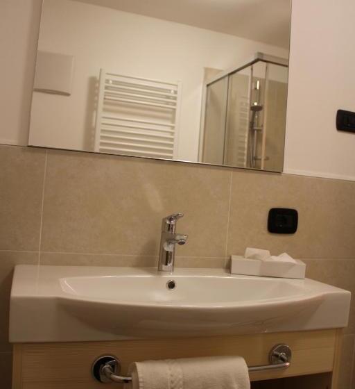 חדר סטנדרט יחיד, La Lum De Roisc