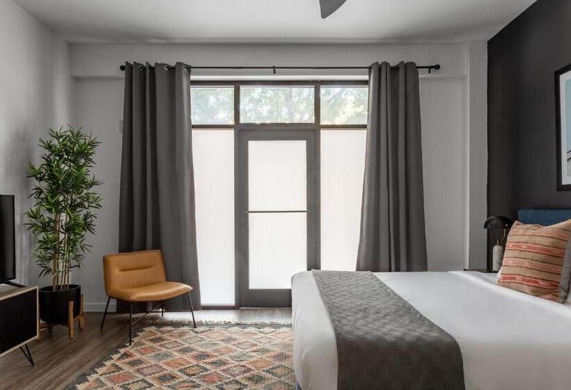 إستوديو قياسى, Locale South Congress  Austin