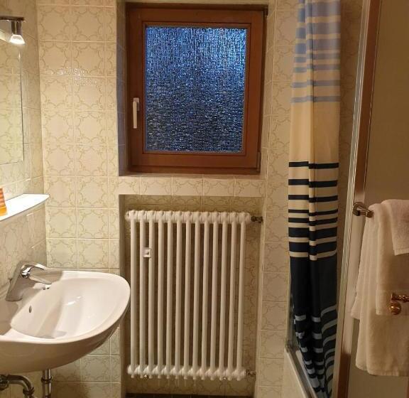 带阳台标准四人间, Gungl Stubn