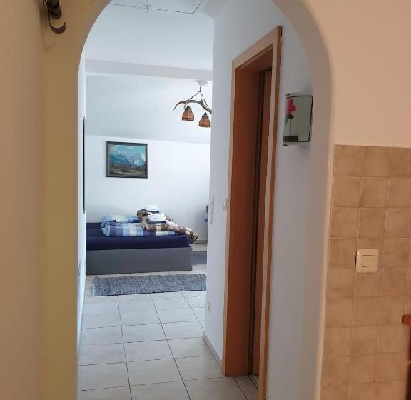 带1个卧室的带阳台的公寓, Gungl Stubn