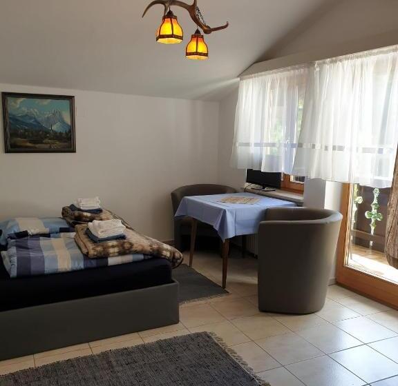 带1个卧室的带阳台的公寓, Gungl Stubn