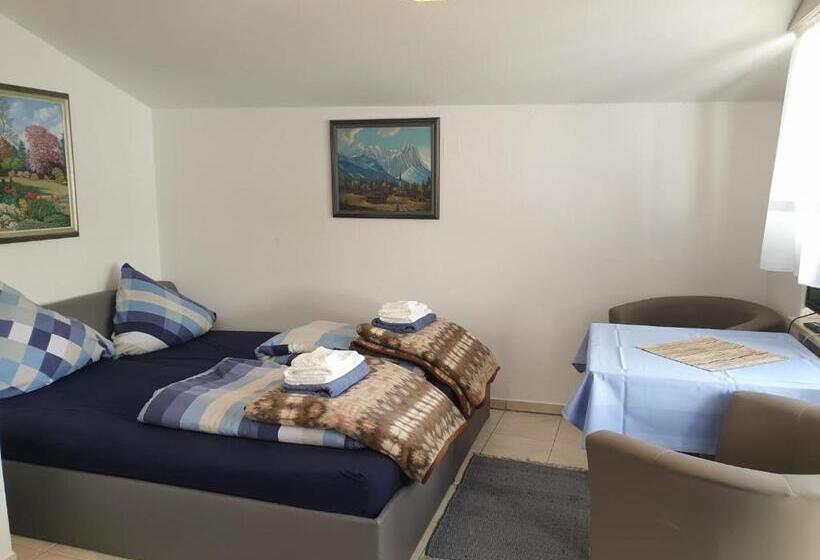 带1个卧室的带阳台的公寓, Gungl Stubn