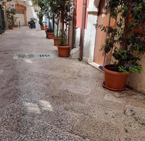 اتاق لوکس, Arco Della Luna