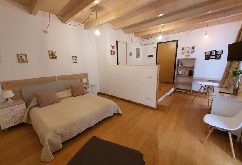 اتاق لوکس, Arco Della Luna