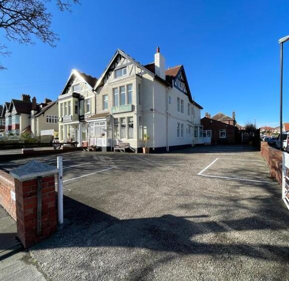 패밀리 스위트, The Mayfield Apartment