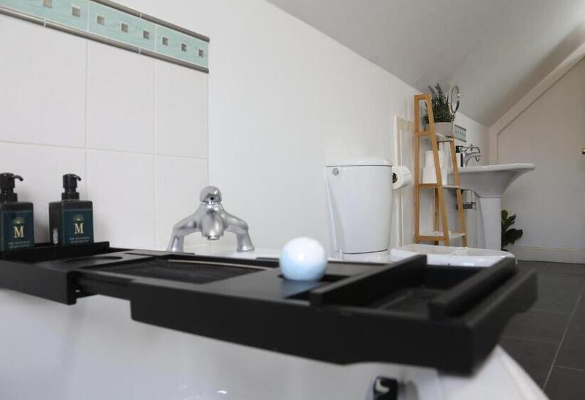 패밀리 스위트, The Mayfield Apartment