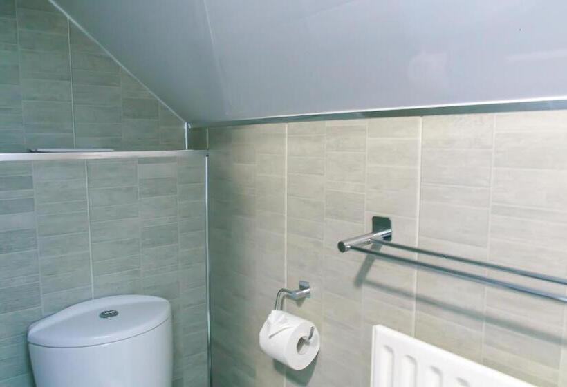 패밀리 스위트, The Mayfield Apartment