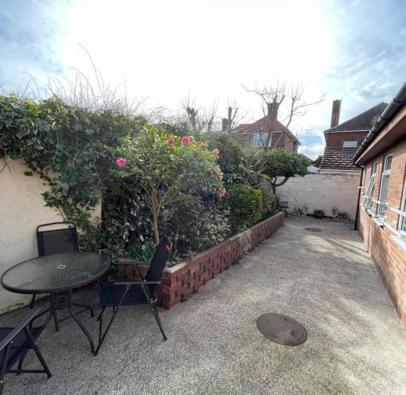 침실 1개 가든 전망 아파트, The Mayfield Apartment