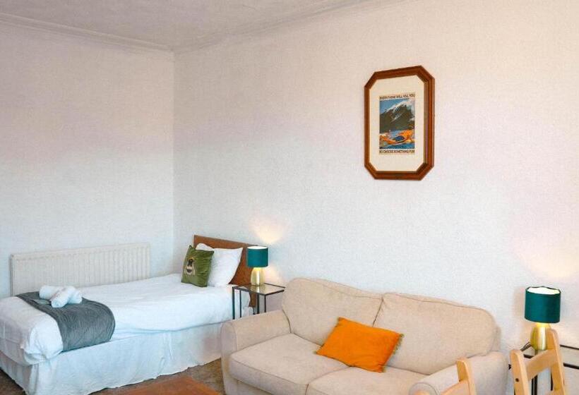 침실 2개 아파트, The Mayfield Apartment