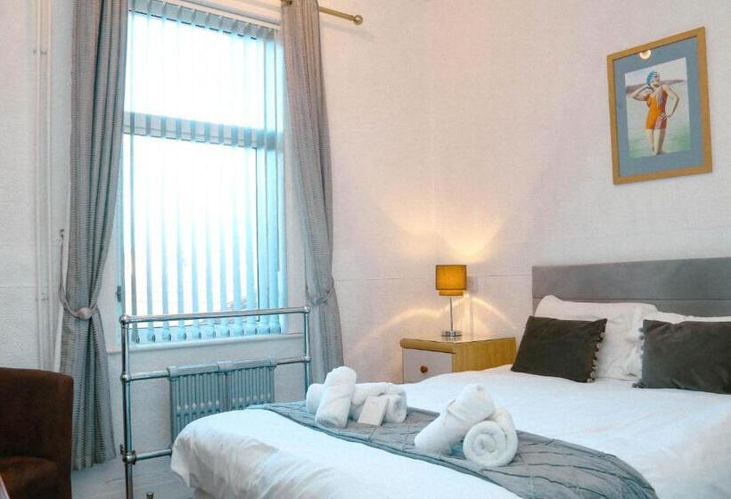 침실 2개 아파트, The Mayfield Apartment