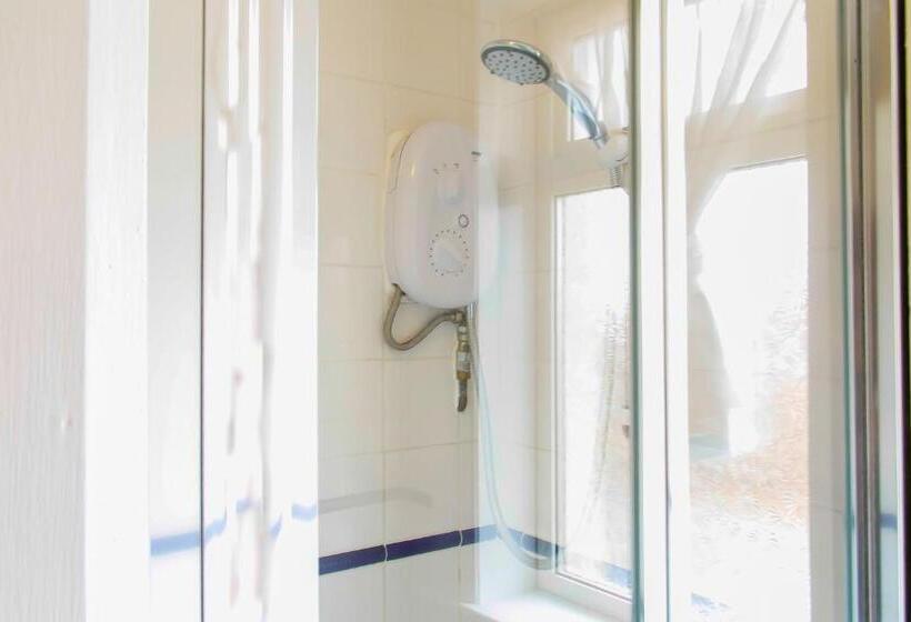 침실 2개 아파트, The Mayfield Apartment