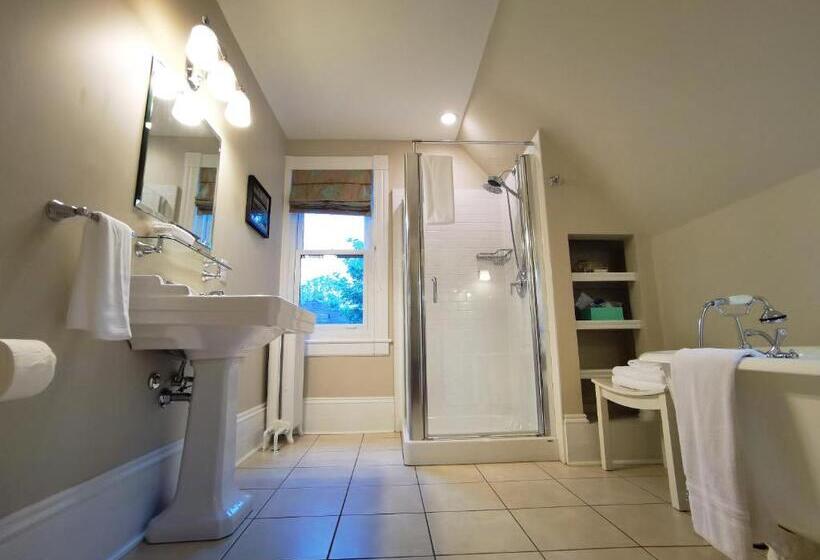 스위트 킹사이즈 침대, No 1 Grafton Inn