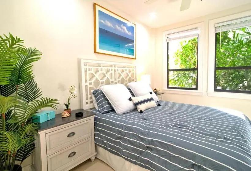 プールの見える1ベッドルームアパートメント, Tropical Beach Condo Pool, Shops, 86 Tv, Wifi
