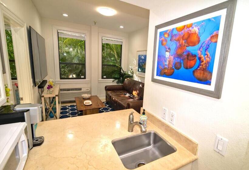 شقة غرفة واحدة مطلة على حمام السباحة, Tropical Beach Condo   Pool, Shops, 86 Tv, Wifi