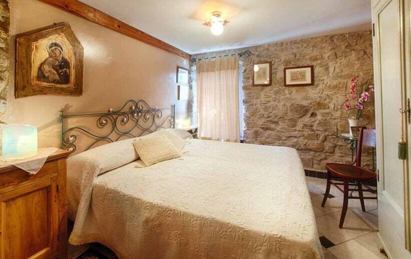 Lakosztály, Munta E Cara Albergo Diffuso