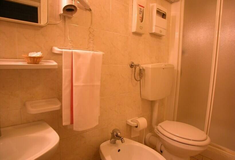 Standaard Driepersoonskamer, Albergo Il Giglio