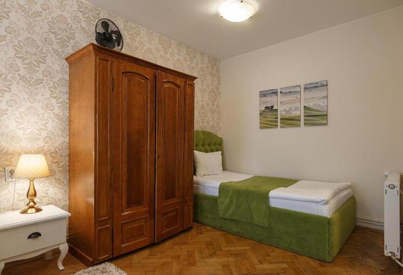 חדר משפחתי, Casa Monte Verde