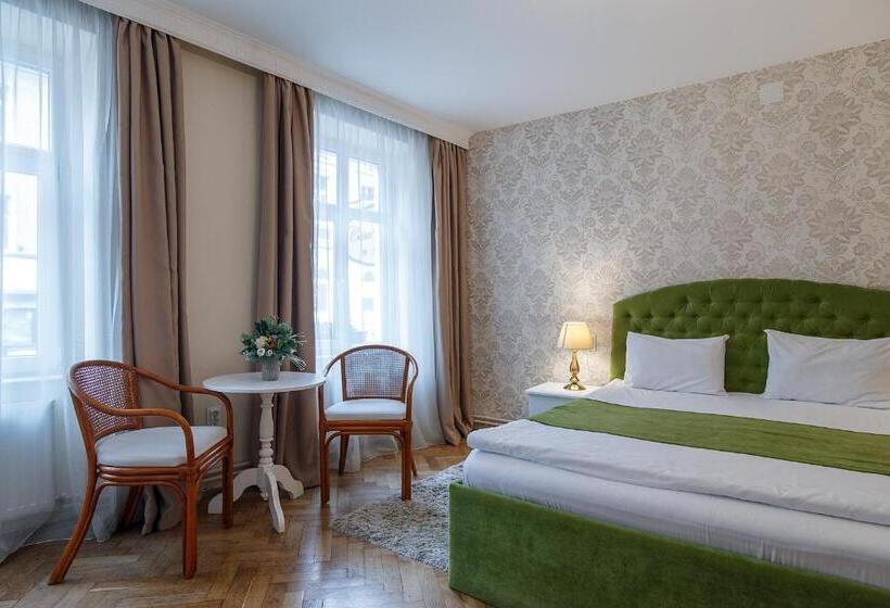 חדר משפחתי, Casa Monte Verde