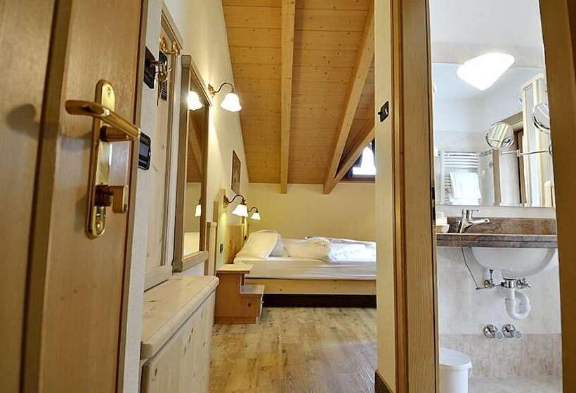 اتاق استاندارد با چشمانداز کوهستان, Daniela