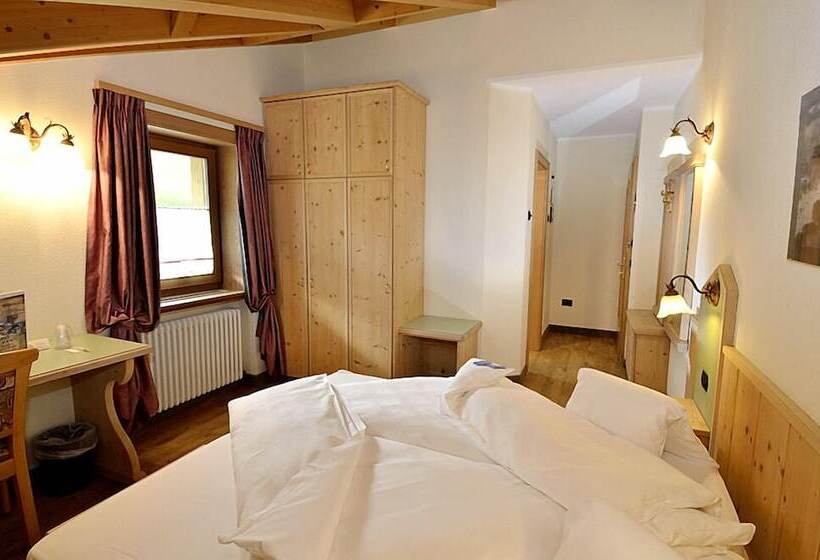 اتاق استاندارد با چشمانداز کوهستان, Daniela