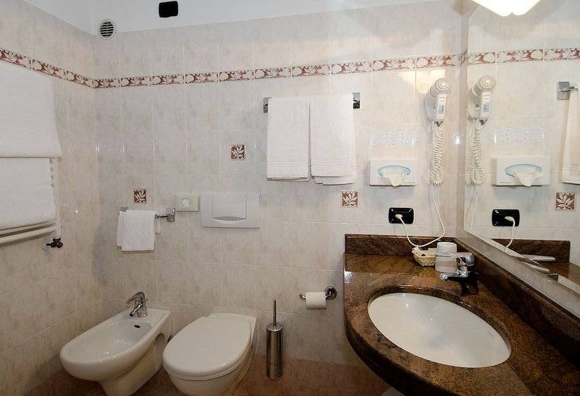 اتاق استاندارد سه نفره, Daniela