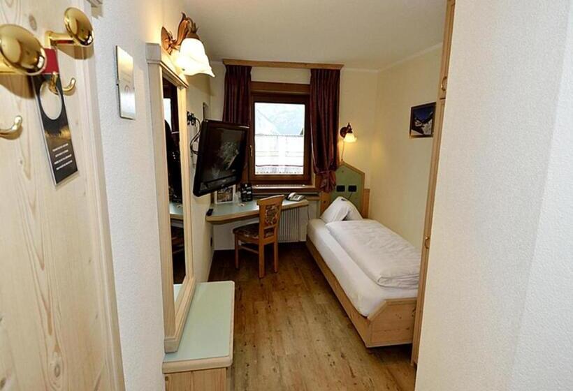 اتاق استاندارد یک نفره, Daniela