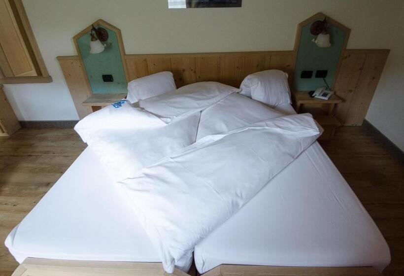 اتاق استاندارد با چشمانداز کوهستان, Daniela