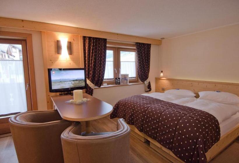 سوییت با چشمانداز کوه, Daniela