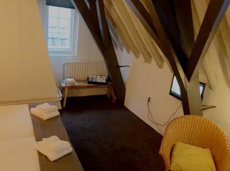 חדר מוזל מקלחת משותפת, De Tabaksplant