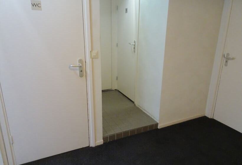 חדר מוזל מקלחת משותפת, De Tabaksplant