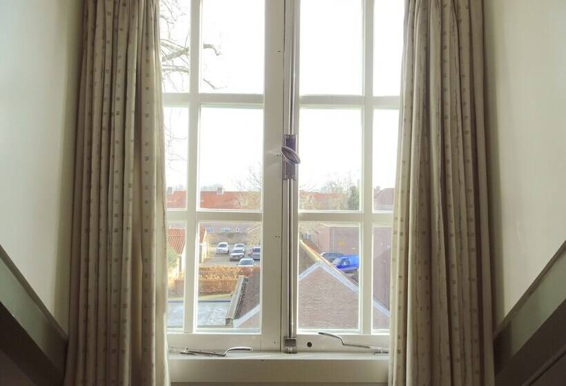 חדר מוזל מקלחת משותפת, De Tabaksplant