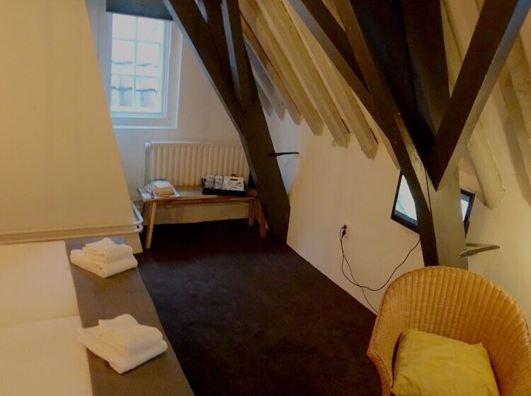 חדר מוזל מקלחת משותפת, De Tabaksplant