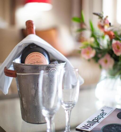 豪华套房, Hogarths