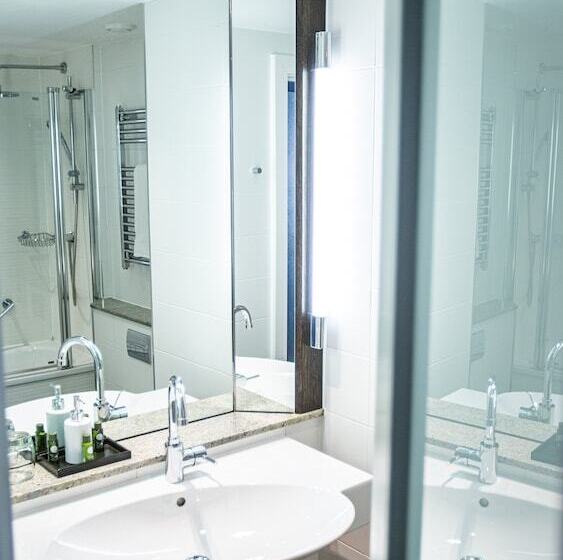 行政房间, Hogarths