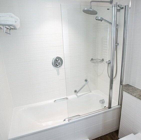 高级大房间, Hogarths