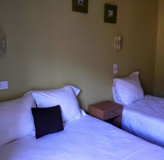 اتاق استاندارد سه نفره, Hôtel De Londres