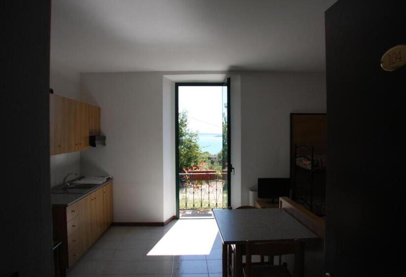 غرفة قياسية رباعية, La Pergola